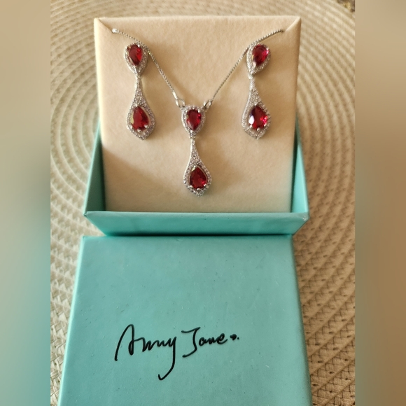 NWOT Pendant Necklace and Earrings - Picture 8 of 10